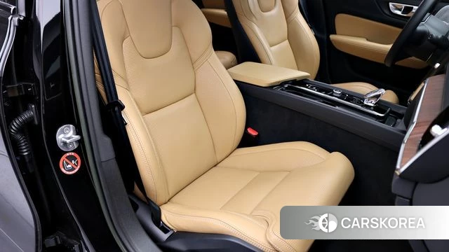 Volvo V60 Cross-Country 2nd Generation 2023 Черный из Кореи, фото 2