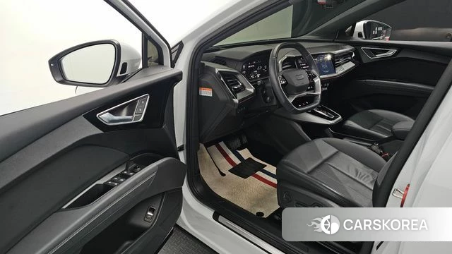 Audi Q4 e-Tron (F4) 2023 Белый из Кореи, фото 2