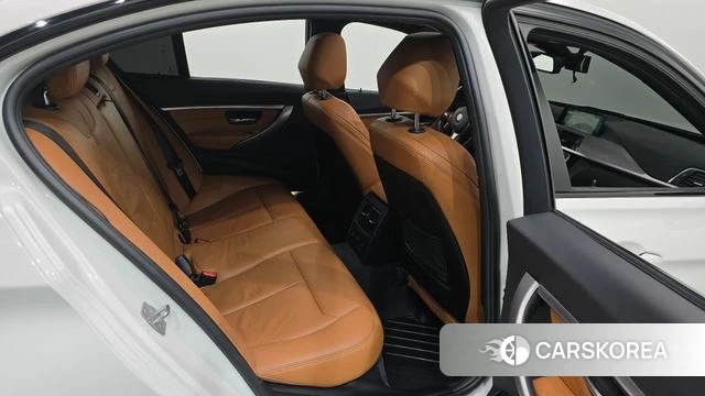 BMW 3 Series (F30) 2018 Белый из Кореи, фото 2