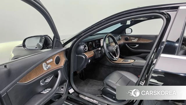 Mercedes-Benz E-Class W213 2021 Черный из Кореи, фото 2