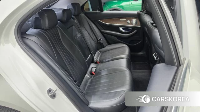 Mercedes-Benz E-Class W213 2019 Белый из Кореи, фото 2