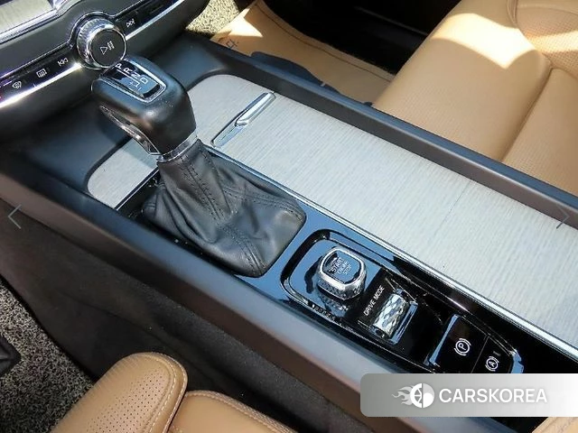 Volvo XC60 second Generation 2018 Белый из Кореи, фото 2