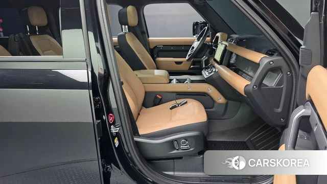 Land Rover Defender (L663) 2025 Черный из Кореи, фото 2