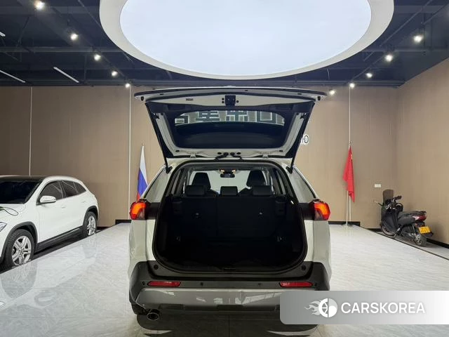 Toyota RAV4 2021 Белый из Китая, фото 2