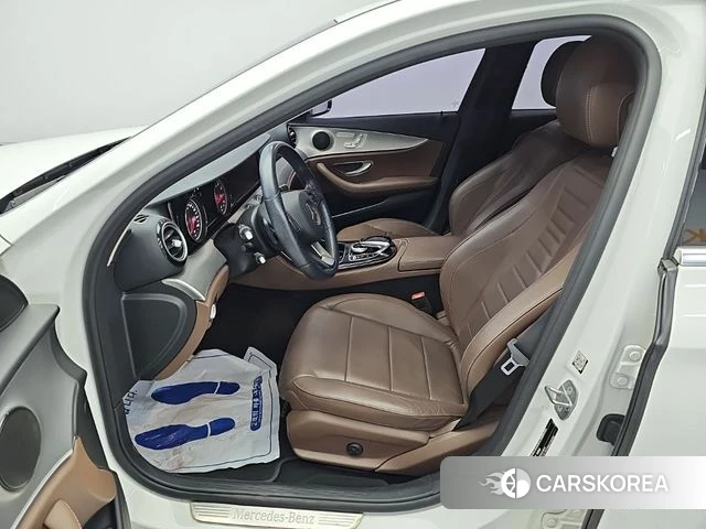 Mercedes-Benz E-Class W213 2018 Белый из Кореи, фото 2