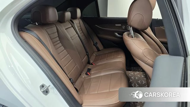 Mercedes-Benz E-Class W213 2023 Белый из Кореи, фото 2
