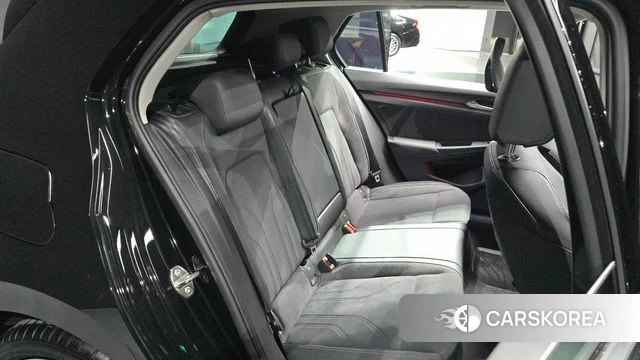 Volkswagen Golf 8th Generation 2025 Черный из Кореи, фото 2