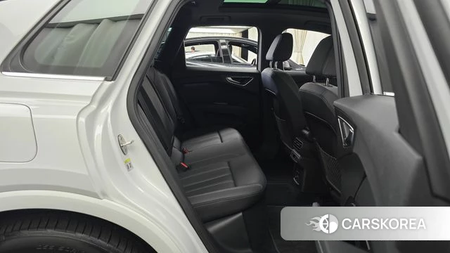 Audi Q4 e-Tron (F4) 2023 Белый из Кореи, фото 2