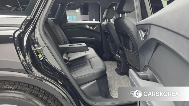 Audi Q4 e-Tron (F4) 2022 Черный из Кореи, фото 2