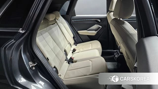 Audi Q3 (F3) 2022 Серый из Кореи, фото 3