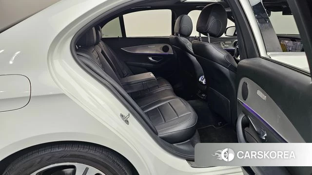 Mercedes-Benz E-Class W213 2018 Белый из Кореи, фото 2