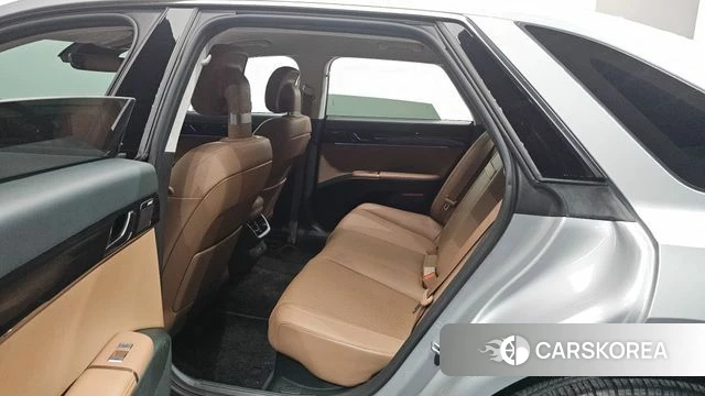 Hyundai Grandeur Hybrid (GN7) 2023 Серебристо-серый из Кореи, фото 2
