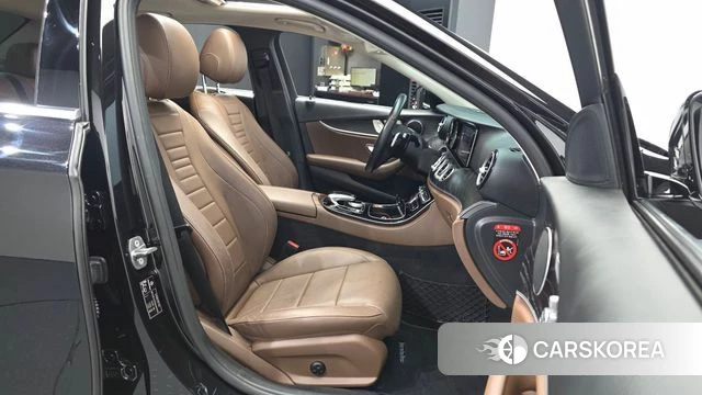 Mercedes-Benz E-Class W213 2018 Черный из Кореи, фото 2