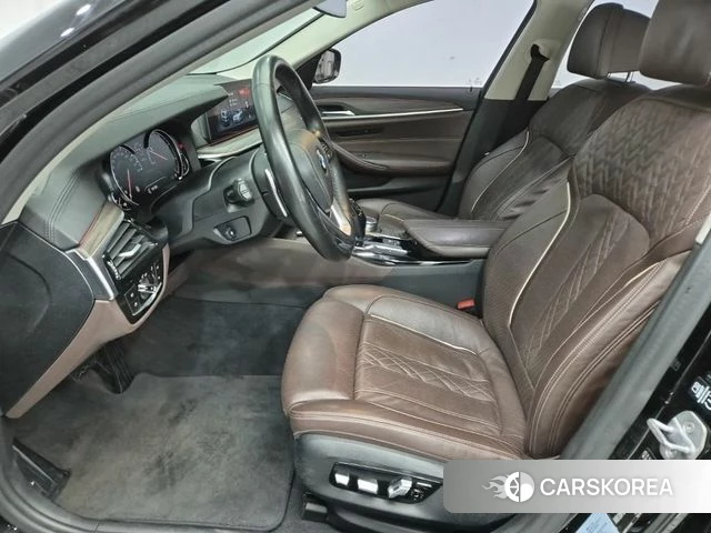 BMW 5 Series (G30) 2018 Черный из Кореи, фото 2