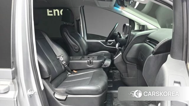Hyundai Staria 2022 Серебряный из Кореи, фото 2
