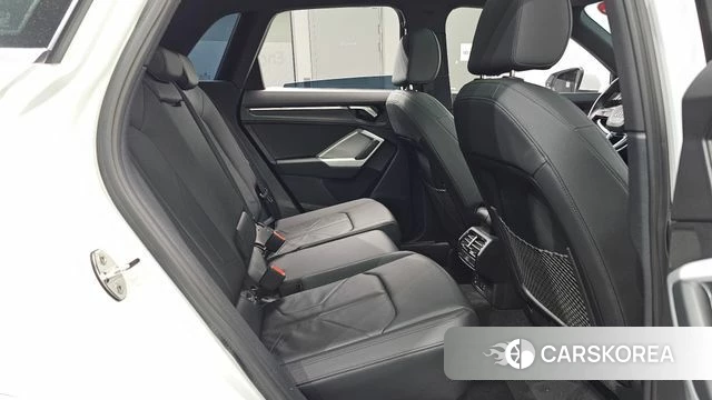 Audi Q3 (F3) 2022 Белый из Кореи, фото 2