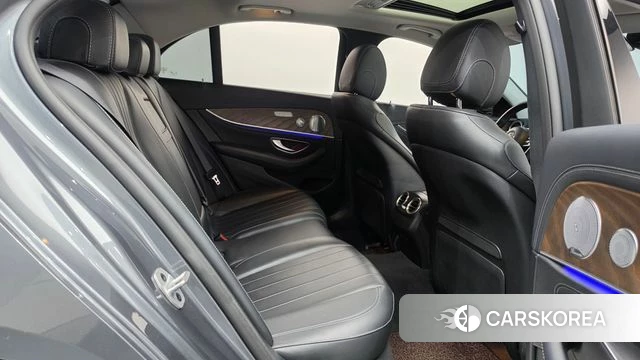 Mercedes-Benz E-Class W213 2018 Серый из Кореи, фото 2