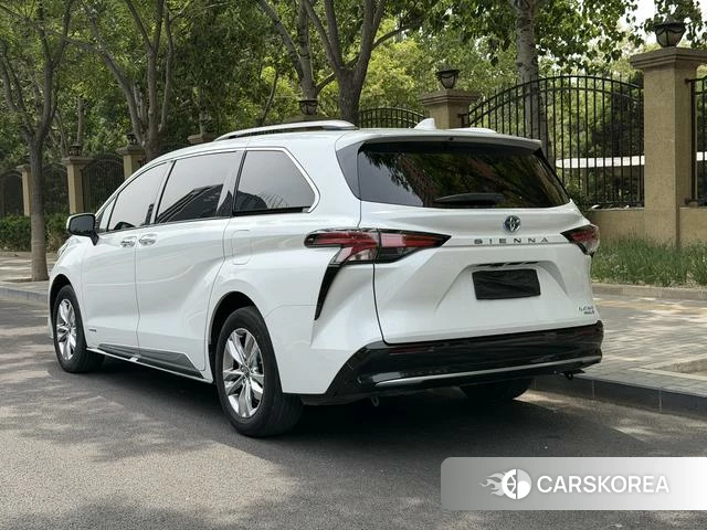 Toyota Sienna 2023 Белый из Китая, фото 2