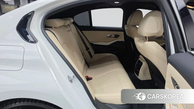 BMW 3 Series (G20) 2023 Белый из Кореи, фото 2