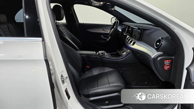 Mercedes-Benz E-Class W213 2020 Белый из Кореи, фото 2