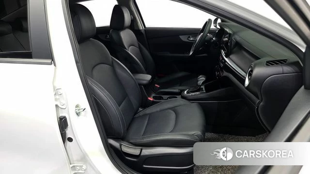 Kia The New K3 2nd generation 2022 Белый из Кореи, фото 2