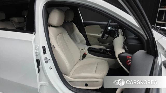 Mercedes-Benz A-Class W177 2024 Белый из Кореи, фото 2
