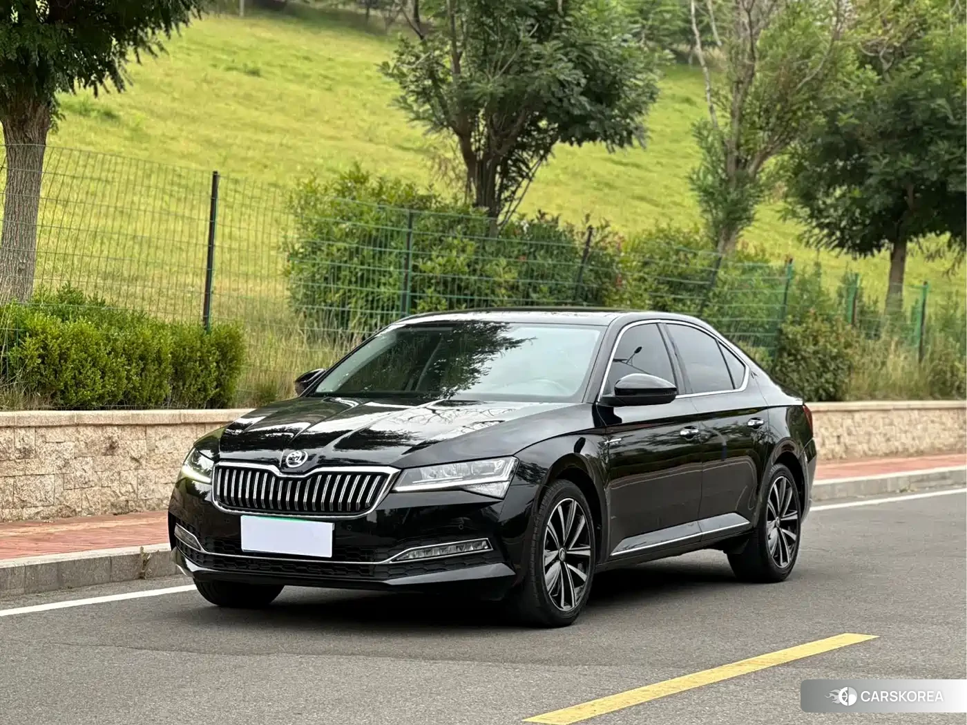 Skoda Superb 2023 Черный из Китая, фото 2