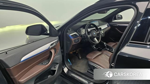 BMW X2 (F39) 2022 Черный из Кореи, фото 2