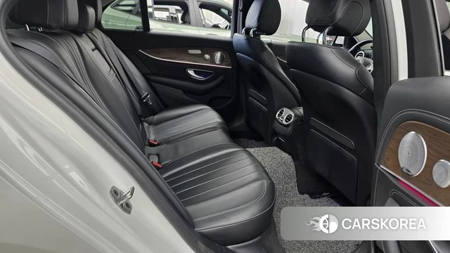 Mercedes-Benz E-Class W213 2018 Белый из Кореи, фото 2