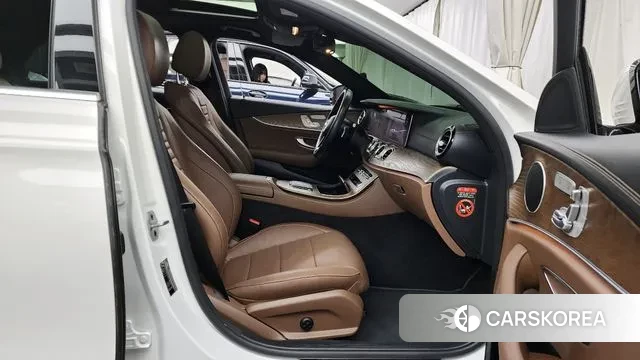 Mercedes-Benz E-Class W213 2020 Белый из Кореи, фото 2