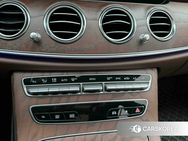 Mercedes-Benz E-Class 2023 Черный из Китая, фото 2