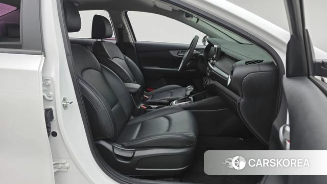 Kia The New K3 2nd generation 2021 Белый из Кореи, фото 2