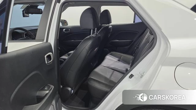 Hyundai Venue 2023 Белый из Кореи, фото 2