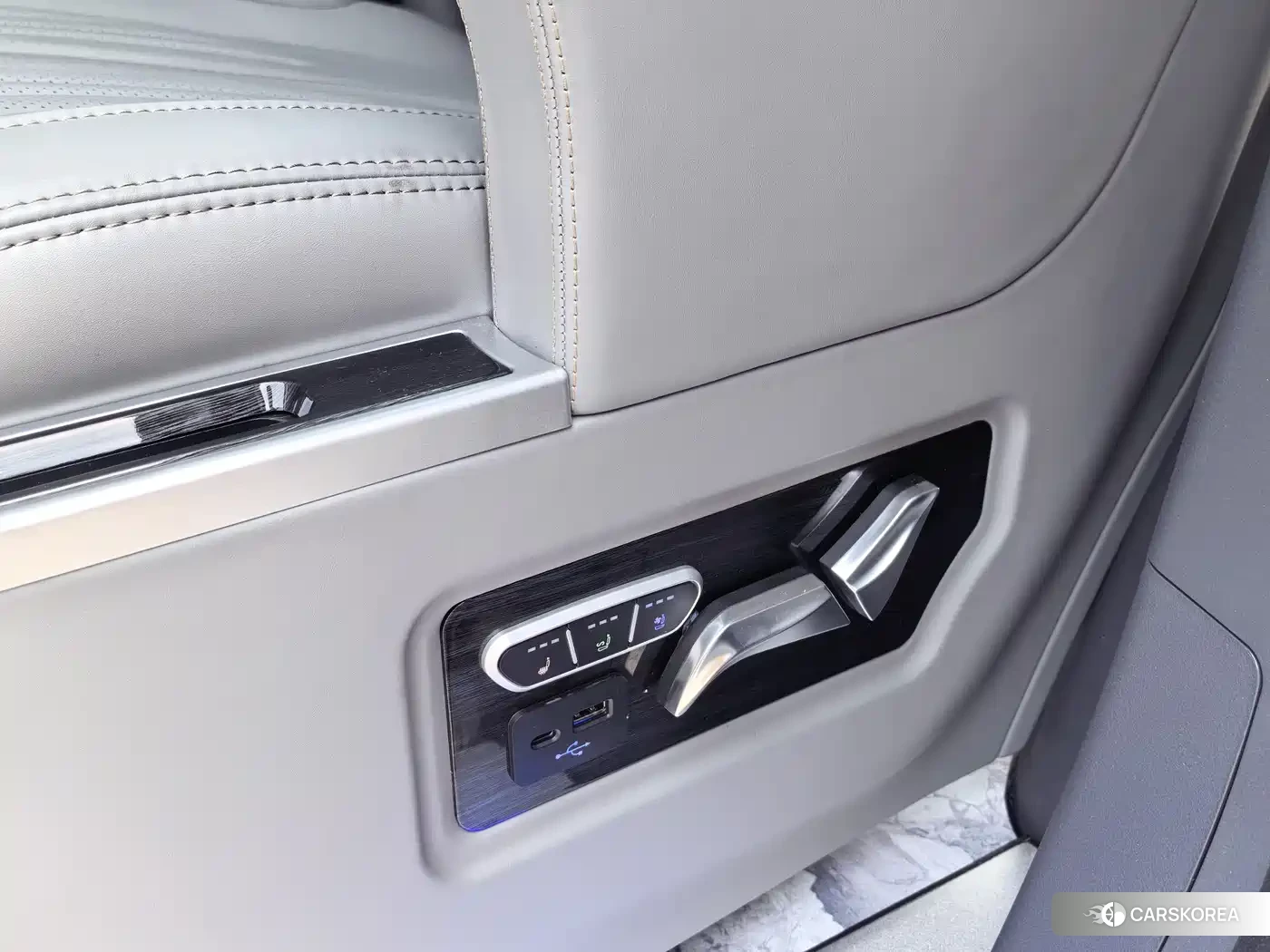 Toyota Granvia 2024 Белый из Китая, фото 2