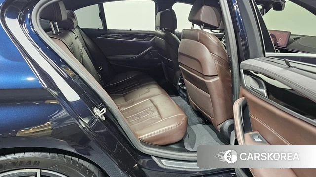 BMW 5 Series (G30) 2022 Черный из Кореи, фото 2
