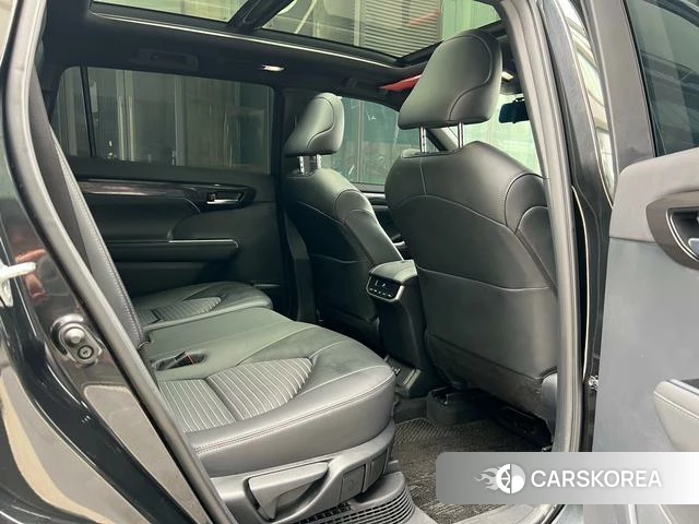 Toyota Crown 2022 Черный из Китая, фото 2