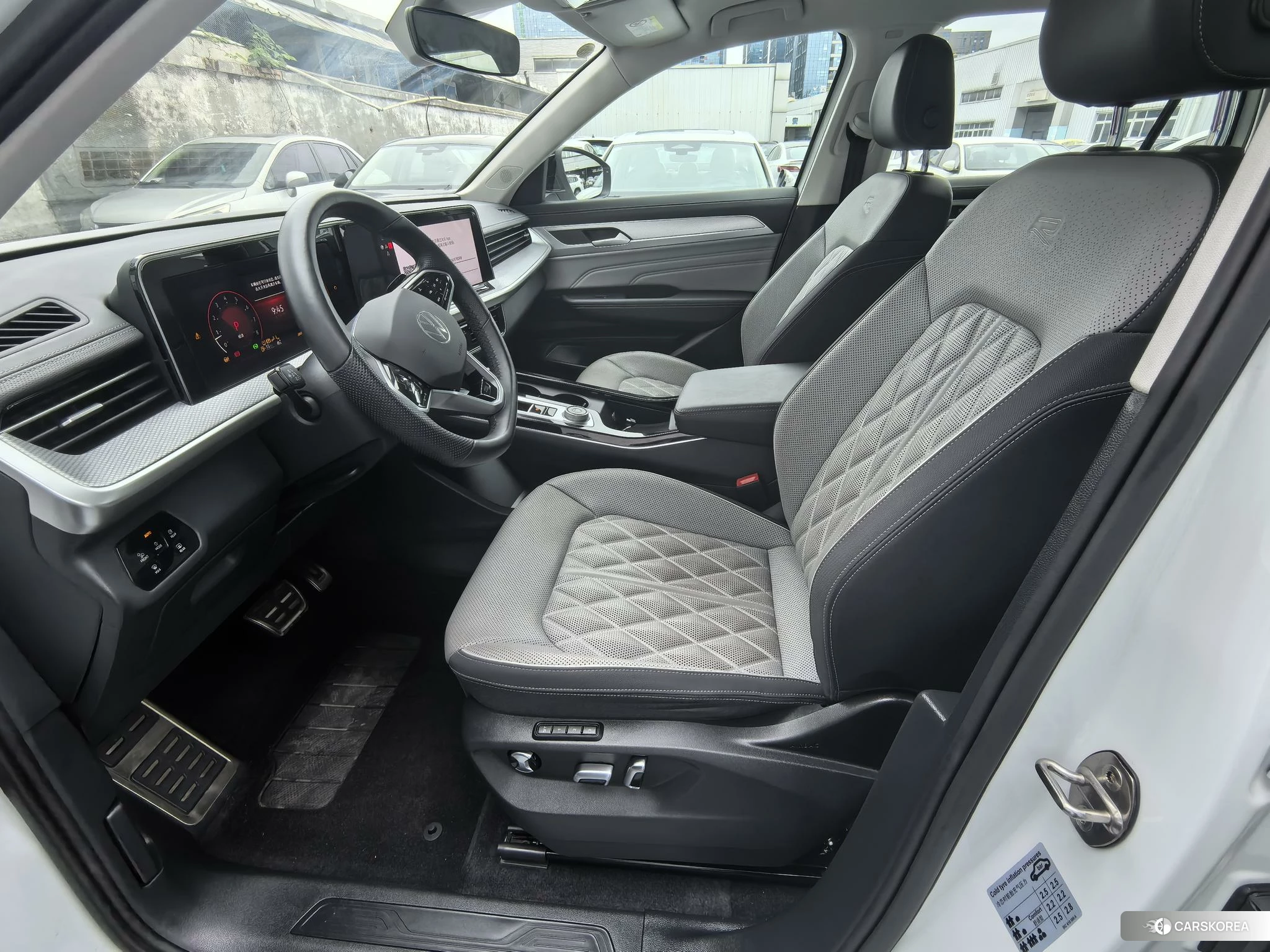 Volkswagen Tavendor 2022 Белый из Китая, фото 2