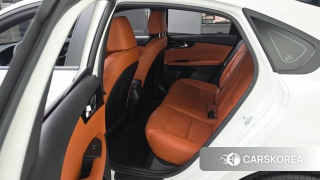 Kia The New K3 2nd generation 2024 Белый из Кореи, фото 2