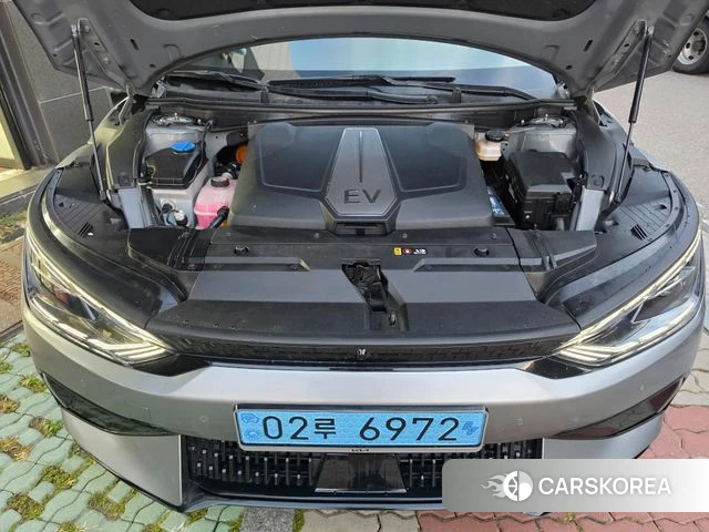 Kia EV6 2023 Серебристо-серый из Кореи, фото 2
