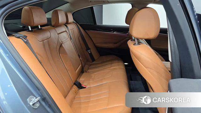 BMW 5 Series (G30) 2019 Серебристо-серый из Кореи, фото 2