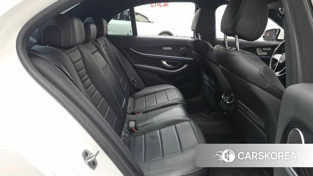 Mercedes-Benz E-Class W213 2022 Белый из Кореи, фото 2