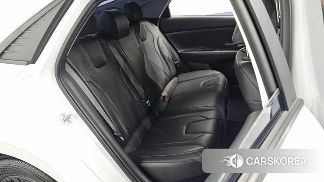 Hyundai Avante Hybrid (CN7) 2023 Белый из Кореи, фото 2