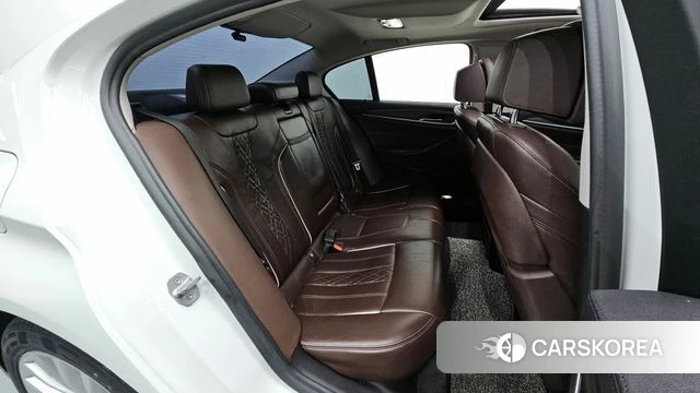 BMW 5 Series (G30) 2018 Белый из Кореи, фото 2
