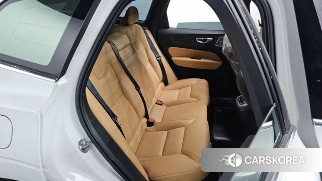 Volvo XC60 second Generation 2021 Белый из Кореи, фото 2