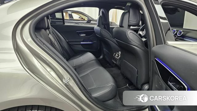 Mercedes-Benz C-Class W206 2023 Песочный из Кореи, фото 2