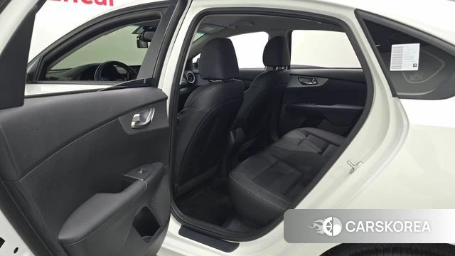 Kia The New K3 2nd generation 2021 Белый из Кореи, фото 2