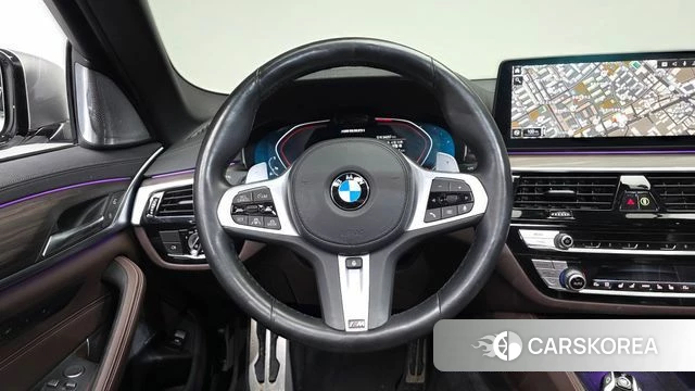 BMW 5 Series (G30) 2021 Белый из Кореи, фото 2