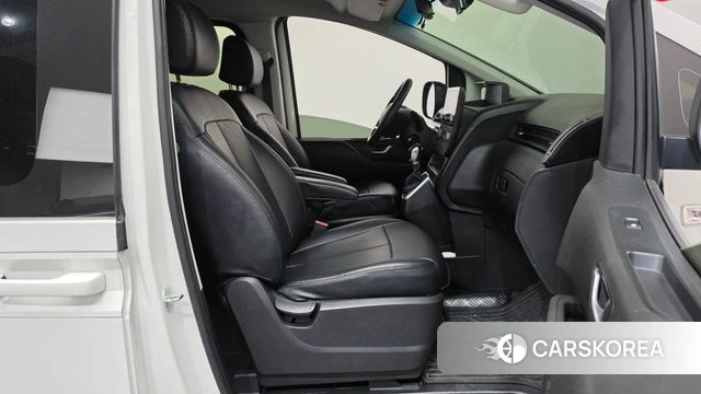 Hyundai Staria 2023 Белый из Кореи, фото 2