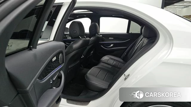 Mercedes-Benz E-Class W213 2023 Белый из Кореи, фото 2
