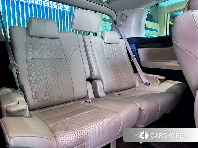 Toyota Vellfire 2022 Белый из Китая, фото 2
